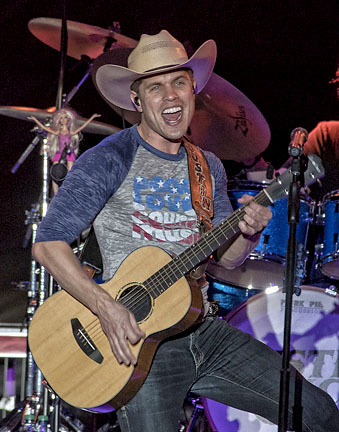 Dustin Lynch