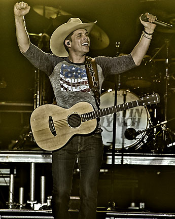 Dustin Lynch