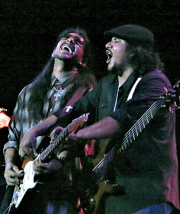 Los Lonely Boys