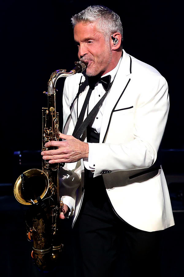 dave koz friends review chicago theatre chicago il dave koz christmas album