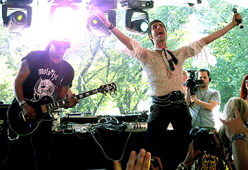 Slash & Perry Farrell