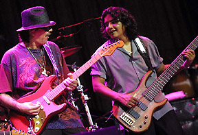 Carlos Santana & Los
Lonely Boys