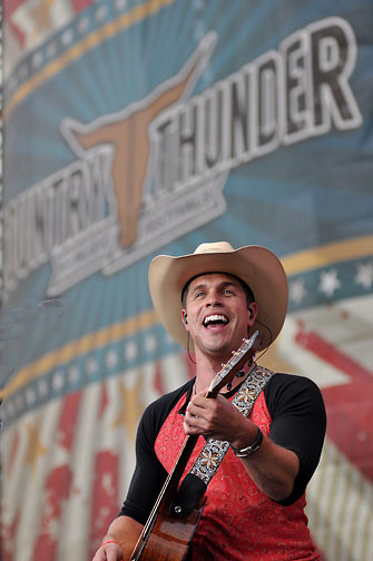 Dustin Lynch