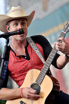 Dustin Lynch