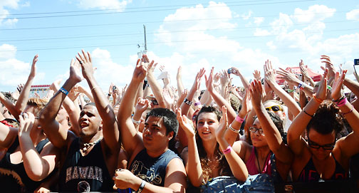 Asking Alexandria crowd